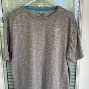 Mens/ unisex large T-shirt/undershirt made by by Reebok